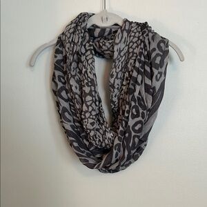 Gray Leopard Print Scarf